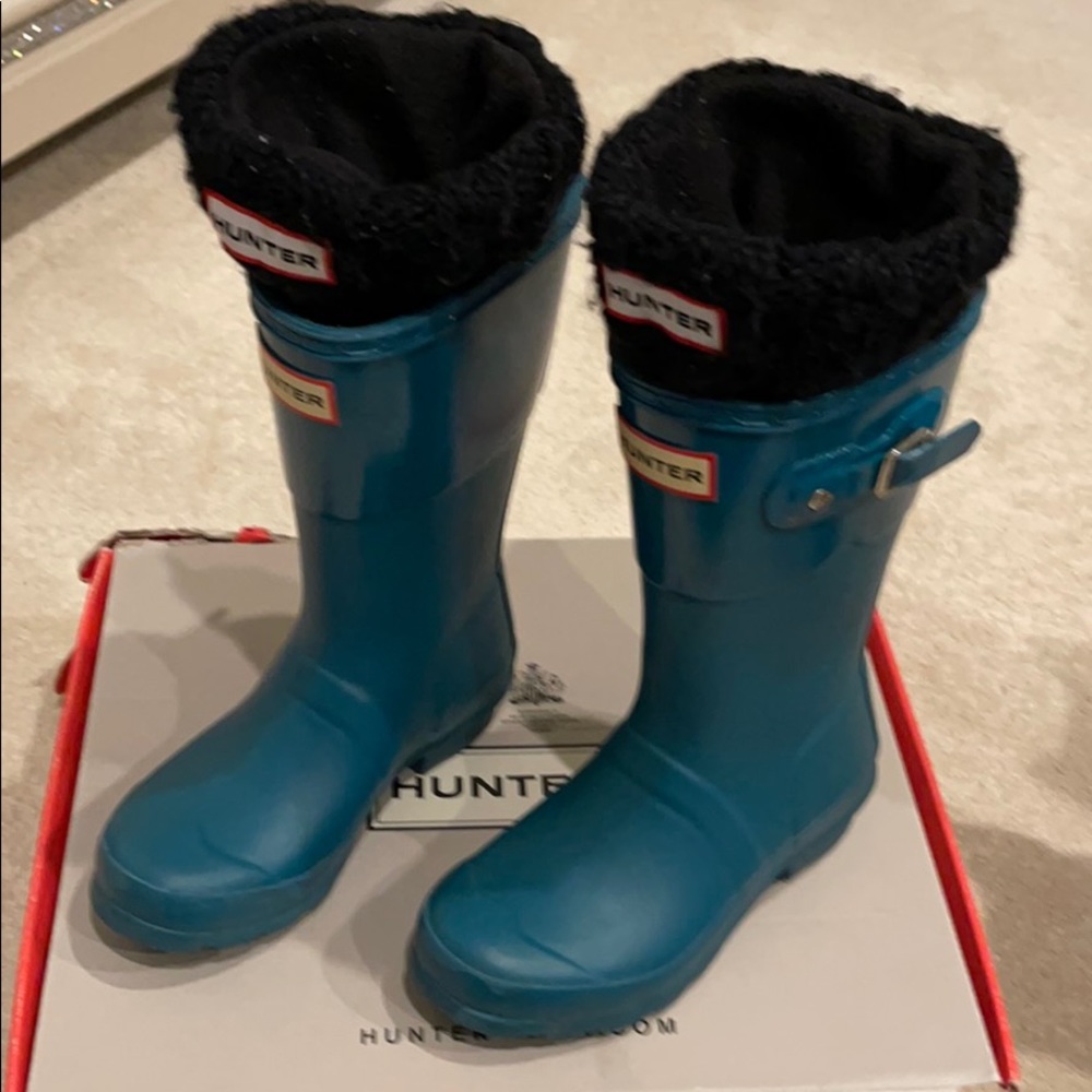 Girls Hunter boot in bright peacock color size 13